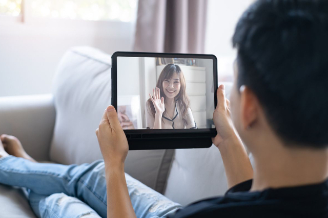 Cara Menjalani Hubungan Jarak Jauh Ldr Yang Sehat Fondasi Cinta Yang Tak Terbatas Jarak